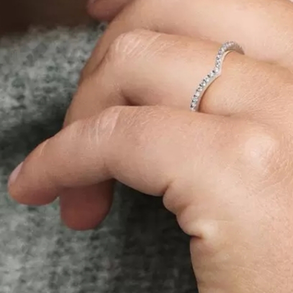 Pandora sparkling wishbone ring - Picture 3 of 4